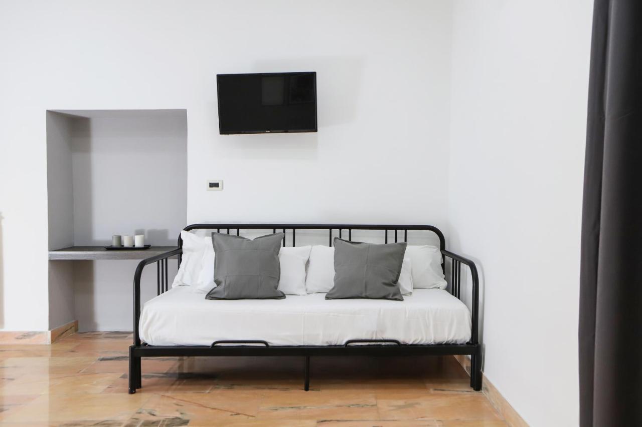 Modern Apartment At Piazza Del Gesu' By Wonderful Italy Neapol Zewnętrze zdjęcie